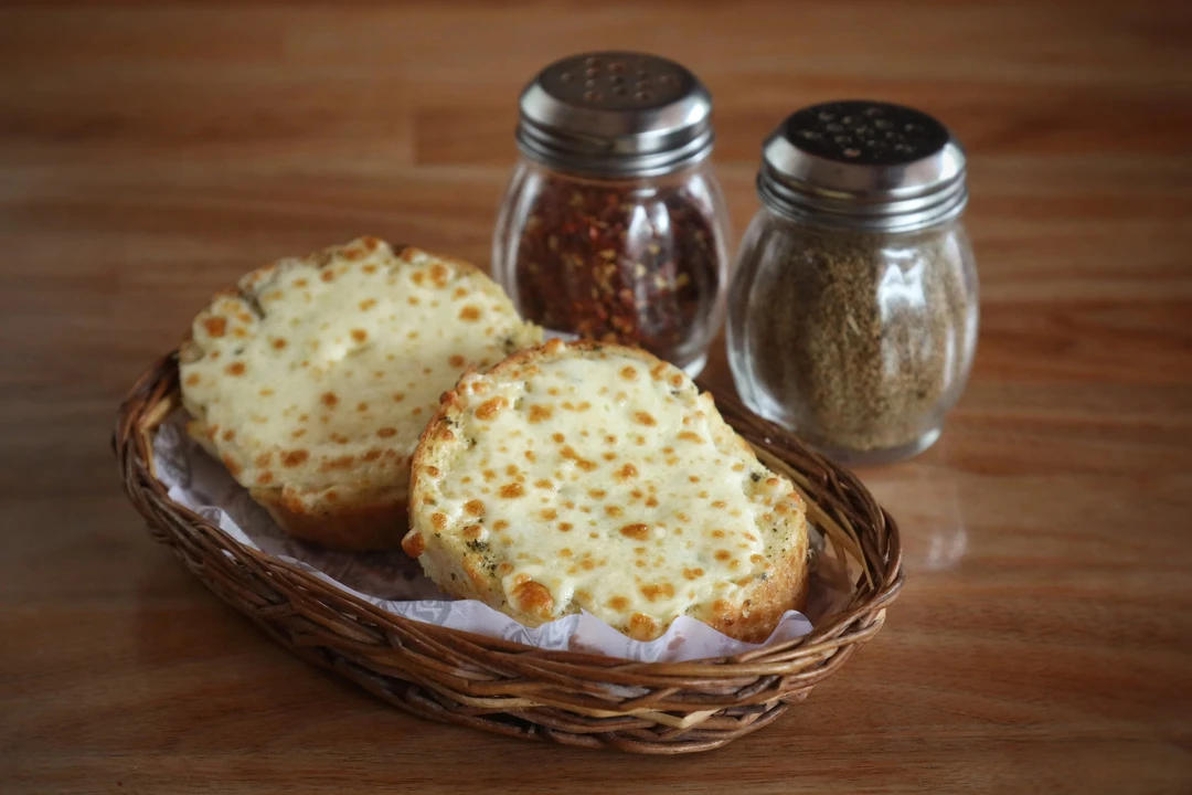 Super Chese Garlic Bread